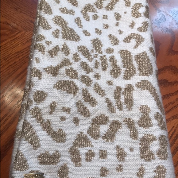 Calvin Klein Infinity Scarf Animal Print Soft Cream and Gold - Picture 3 of 10